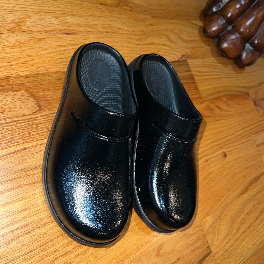 Oofos Slip ons